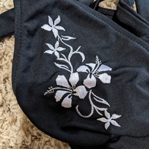 Gorgeous black bikini - Picture 6 of 6